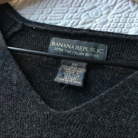 Banana Republic Grey Soft Cropped Sweater 🖤 - Picture 3 of 3